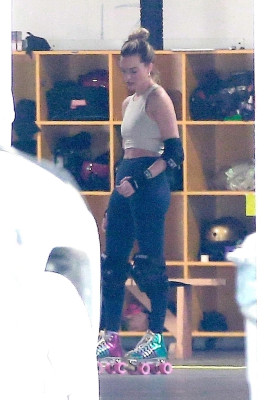 Margot Robbie - Go to a roller skating rink in Los Angeles 13/01/19