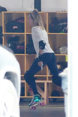 Margot Robbie - Go to a roller skating rink in Los Angeles 13/01/19