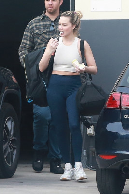 Margot Robbie - Go to a roller skating rink in Los Angeles 13/01/19