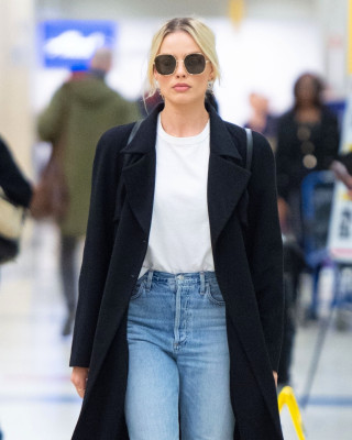 Margot Robbie - arrives at JFK airport in New York City, 02/03/2020