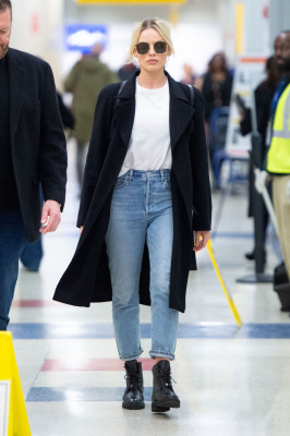 Margot Robbie - arrives at JFK airport in New York City, 02/03/2020