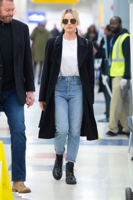 Margot Robbie - arrives at JFK airport in New York City, 02/03/2020