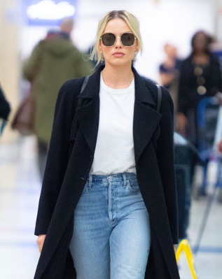Margot Robbie - arrives at JFK airport in New York City, 02/03/2020