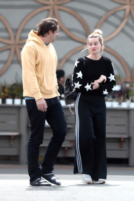 Margot Robbie and Tom Ackerley are seen at the Grocery Stores, 31.03.2020 