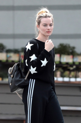 Margot Robbie and Tom Ackerley are seen at the Grocery Stores, 31.03.2020 
