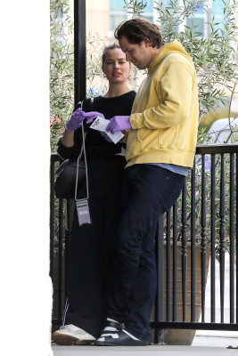 Margot Robbie and Tom Ackerley are seen at the Grocery Stores, 31.03.2020 