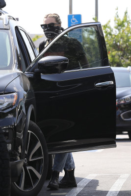 Margot Robbie is seen in Los Angeles 02.04.2020