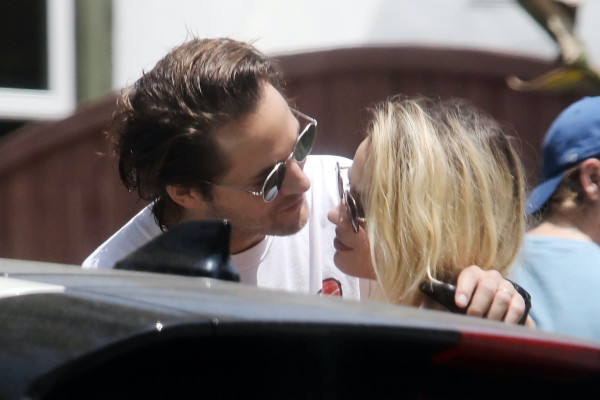 Margot Robbie - steps out with her husband in Los Angeles 09.05.2020