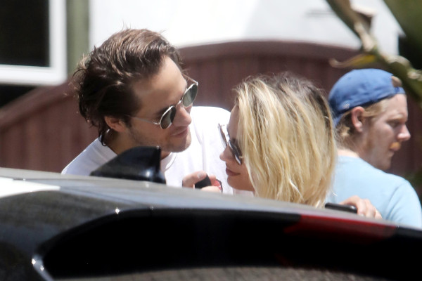 Margot Robbie - steps out with her husband in Los Angeles 09.05.2020