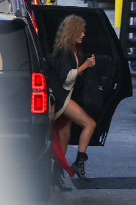 Margot Robbie - &#039;Babylon&#039; Set in Los Angeles 08/23/2021