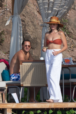 Margot Robbie - Puerto Vallarta, Mexico | June 15, 2021