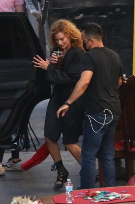 Margot Robbie - &#039;Babylon&#039; Set in Los Angeles 08/23/2021