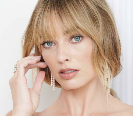 Margot Robbie - Oscars Backstage || 2021