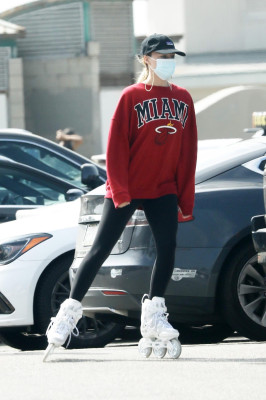 Margot Robbie - Malibu | 04.18.2021