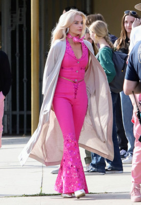 Margot Robbie - &#039;Barbie&#039; Set in Los Angeles 06/22/2022