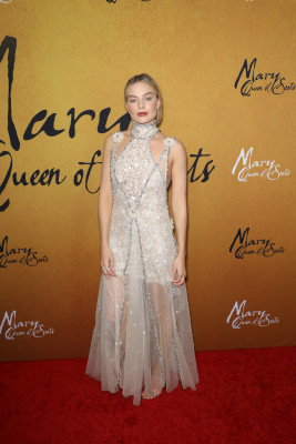 Margot Robbie – Mary Queen of Scots Premiere in New York