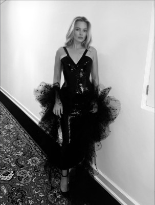 Margot Robbie – Golden Globe Awards Afterparty Photoshoot, January 2024