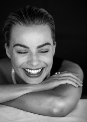 Margot Robbie – Harper’s Bazaar Magazine December 2018 / January 2019 Photos