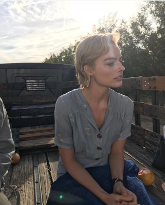 Margot Robbie | Dreamland 2019 on set