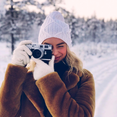 Margot Robbie - social media pics