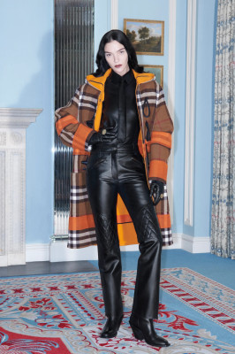 Maria Carla Boscono - Burberry Resort 2023