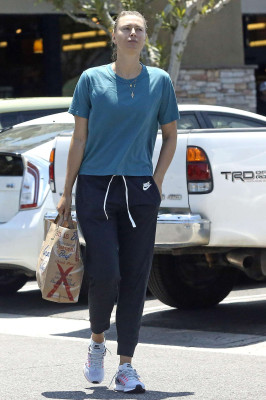 Maria Sharapova – Shopping at Bristol Farms in Manhattan Beach
