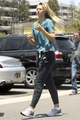 Maria Sharapova – Shopping at Bristol Farms in Manhattan Beach