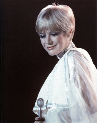 photo 17 in Marianne Faithfull gallery [id284652] 2010-08-10 00:00:00