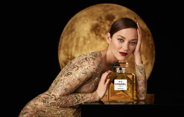 Marion Cotillard by Johan Renck for Chanel N°5 // 2020