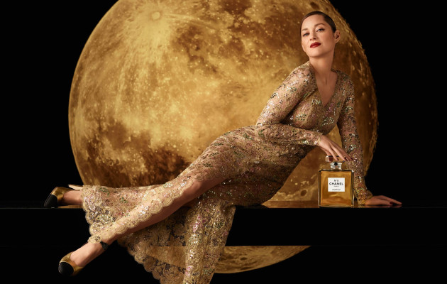 Marion Cotillard by Johan Renck for Chanel N°5 // 2020