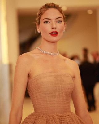 Martha Hunt 