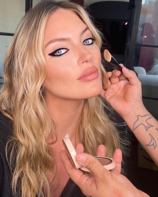 Martha Hunt 