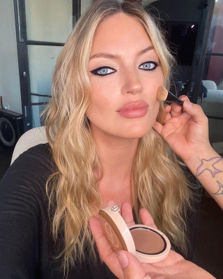 Martha Hunt 