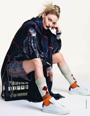 MARTHA HUNT in Elle Magazine, Italy November 2019