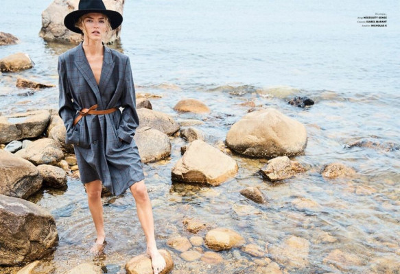 Martha Hunt – Issue Volume 25 2019