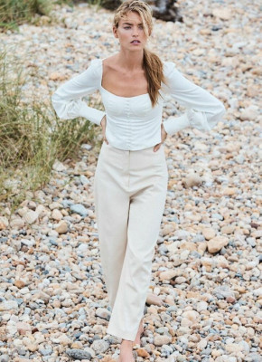 Martha Hunt – Issue Volume 25 2019