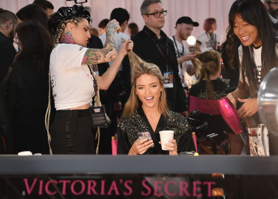 Martha Hunt – Victoria’s Secret Fashion Show Backstage 2018 