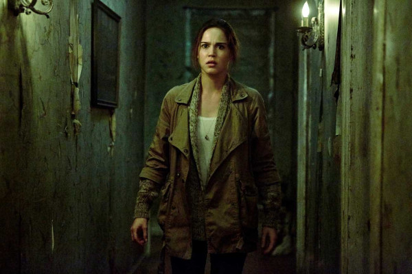 Matilda Lutz - Rings (2017) - Stills