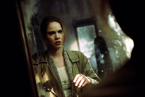 Matilda Lutz - Rings (2017) - Stills