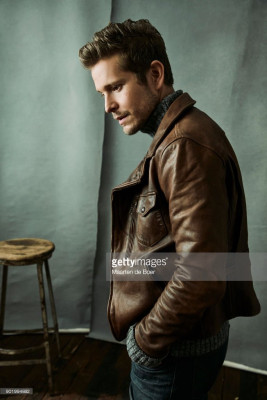 Matt Czuchry by Maarten de Boer for Winter TCA Portrait in Pasadena 01/04/2018