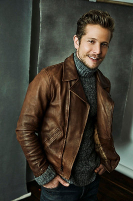 Matt Czuchry by Maarten de Boer for Winter TCA Portrait in Pasadena 01/04/2018