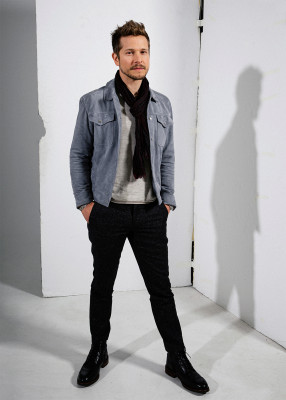 Matt Czuchry by Paige Kindlick for HollywoodLife&#039;s Studio in New York 11/04/2019