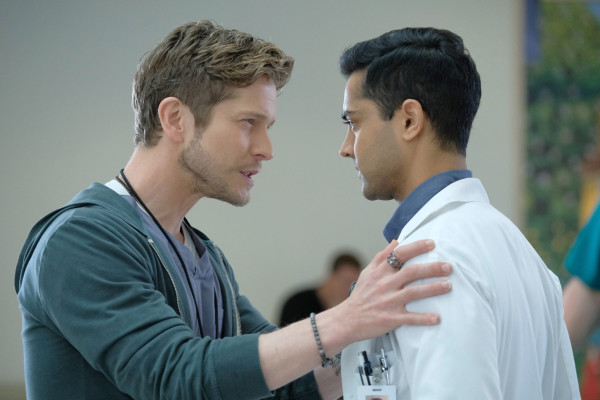 Matt Czuchry - The Resident (2018) 1x01 &#039;Pilot&#039;