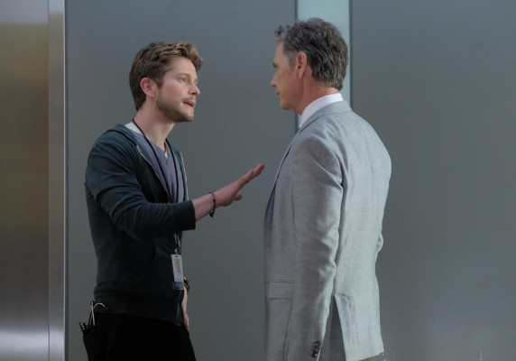 Matt Czuchry - The Resident (2018) 1x01 &#039;Pilot&#039;