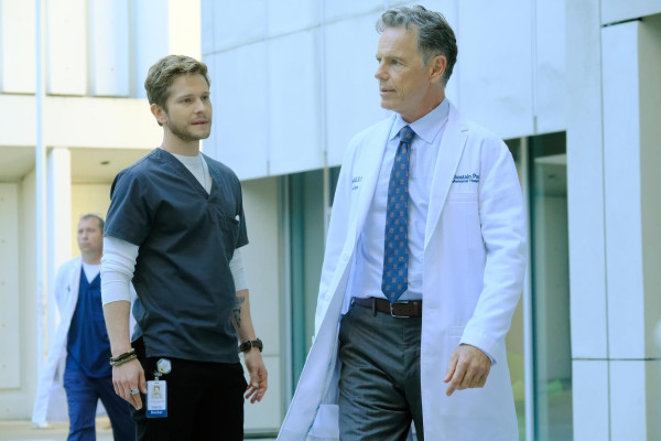 Matt Czuchry - The Resident (2018) 1x02 &#039;Independence Day&#039;
