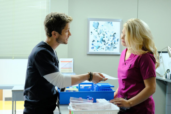 Matt Czuchry - The Resident (2018) 1x02 &#039;Independence Day&#039;