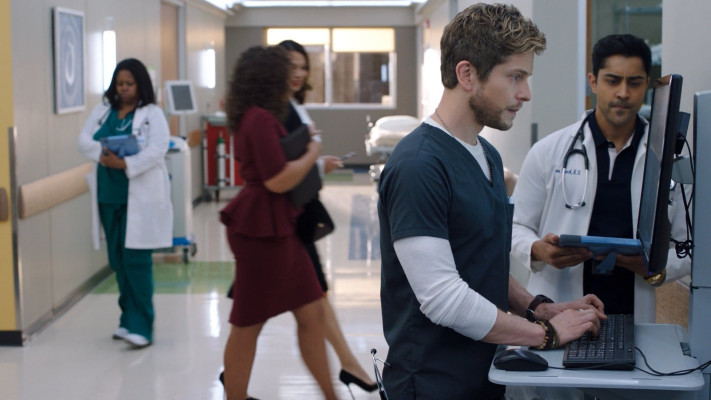 Matt Czuchry - The Resident (2018) 1x03 &#039;Comrades in Arms&#039;