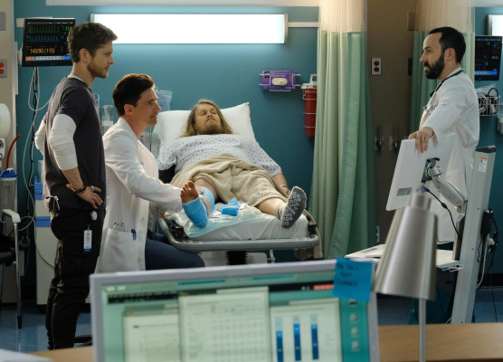 Matt Czuchry - The Resident (2018) 1x03 &#039;Comrades in Arms&#039;
