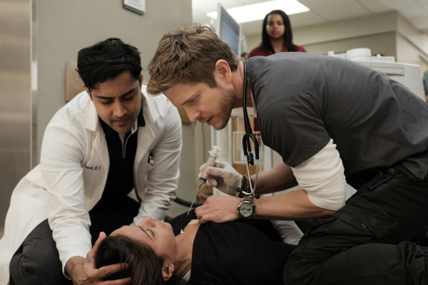 Matt Czuchry - The Resident (2018) 1x03 &#039;Comrades in Arms&#039;