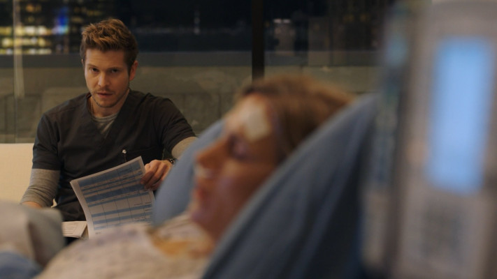 Matt Czuchry - The Resident (2018) 1x08 &#039;Family Affair&#039;